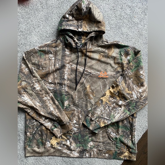 Realtree Camouflage Hunting Hoodie - Picture 3 of 8
